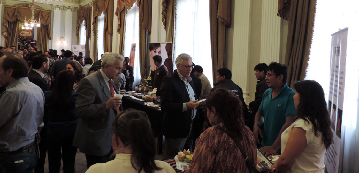 Cuerpo diplomático degustó el chocolate silvestre del Norte Amazónico en el Salón del Chocolate boliviano