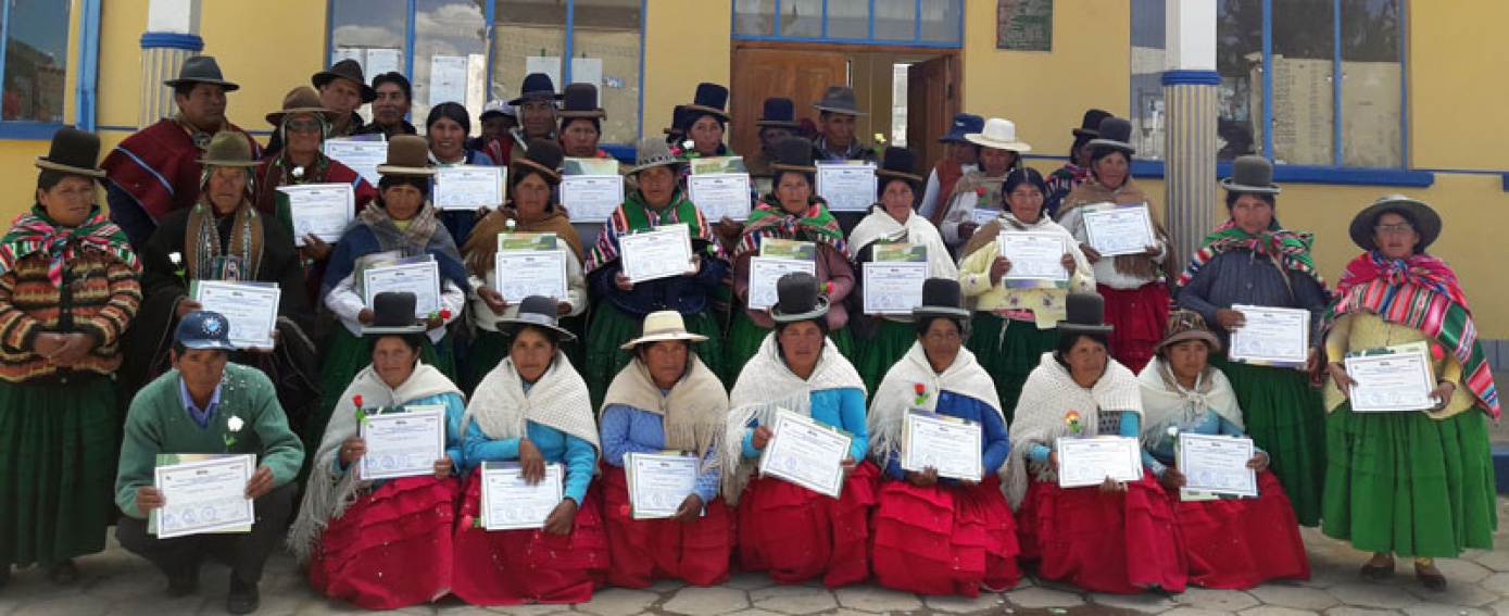 Mujeres y hombres del municipio de Colquencha se formaron y capacitaron en liderazgo social comunitario 