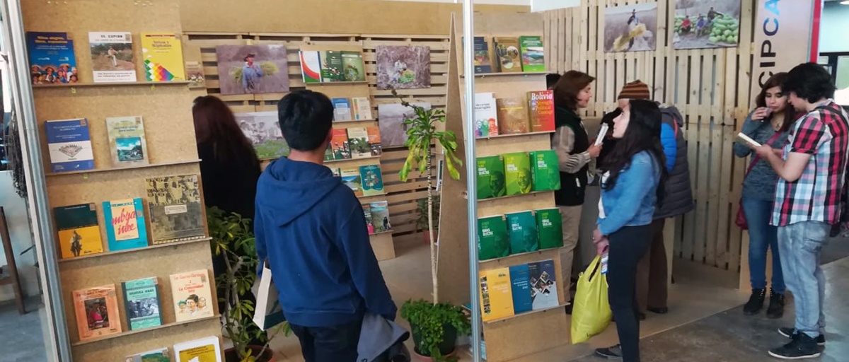 CIPCA ofrece investigaciones y diversas publicaciones sobre desarrollo rural en la 23ava Feria Internacional del Libro de La Paz 