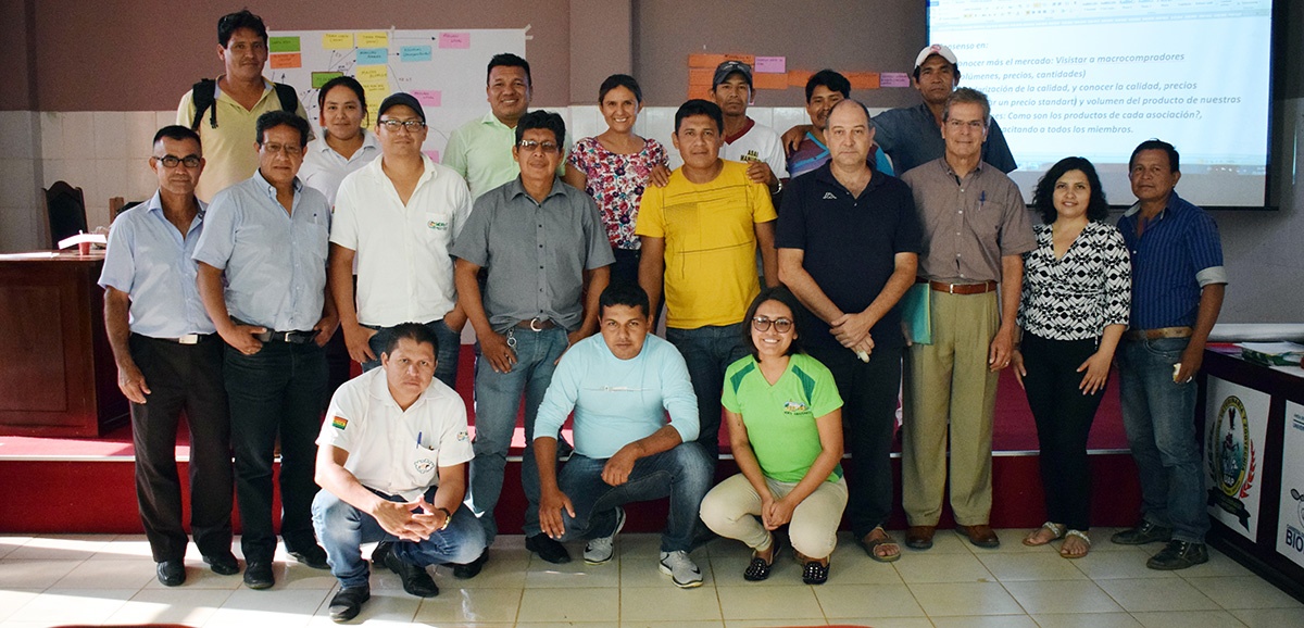 En Cobija actores de la cadena productiva de frutos amazónicos se reunieron para debatir una estrategia de comercialización para el asaí