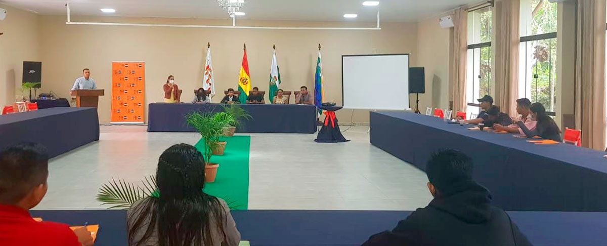 Jóvenes analizan Ley N 049 Autonómica Municipal de la Juventud del Municipio de Cobija.