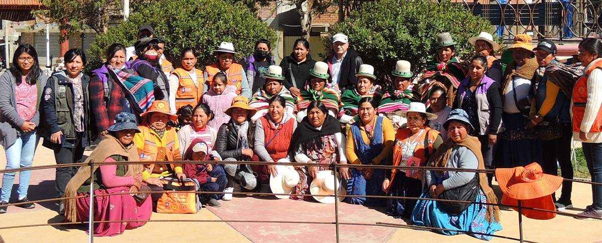 Lideres mujeres de Cochabamba y Oruro intercambian experiencias y propuestas en el Día Internacional de la Mujer Indígena.