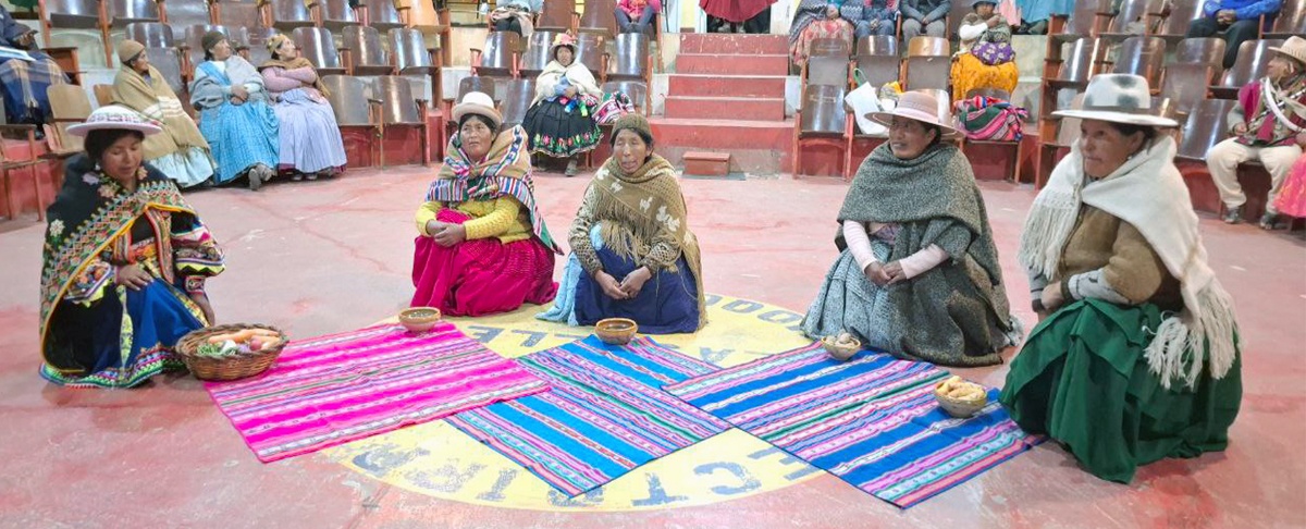 Mujeres de San Andrés de Machaca inspiran con sus experiencias agroecológicas en el XXVI Encuentro Regional de Suelos