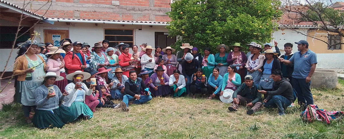 Mujeres y jóvenes de Anzaldo, Torotoro y Acasio fortalecen sus emprendimientos apícolas