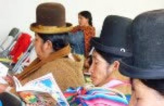 Mujeres líderes de Viacha se preparan para las Autonomías Municipales