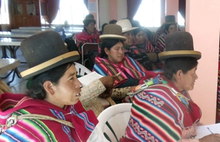 Mujeres de la provincia Aroma exigen el ejercicio y cumplimiento de sus derechos 
