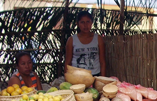 Productores indígenas participaron en la feria productiva y artesanal de Mojos