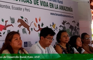 Dirigentas indígenas observan desencuentro entre planeación estatal y comunal en la Amazonía