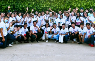 Jóvenes de la amazonia exponen sus experiencias frente a la crisis climática y ambiental de sus territorios en el Primer Encuentro Internacional de la Juventud Amazónica.