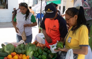 Primera Feria Agroecológica en Cobija une consumidores y productores en pro de una alimentación sana, justa y diversa