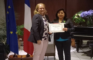 República Francesa otorga distinción a la directora del CIPCA Pamela Cartagena