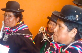 Mujeres de San Andrés de Machaca presentan propuesta para el ejercicio de sus derechos económicos y políticos