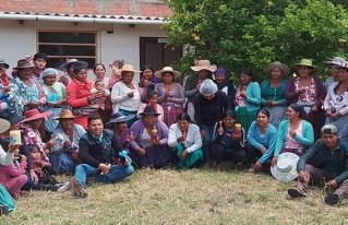 Mujeres y jóvenes de Anzaldo, Torotoro y Acasio fortalecen sus emprendimientos apícolas